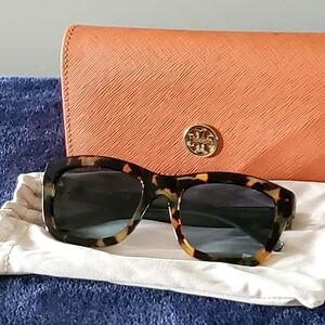 Tory Burch Sunglasses TY7075 13294S 52-19 135 pre-owned with Case Manual